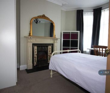 4 bedroom terraced house to rent - Photo 5