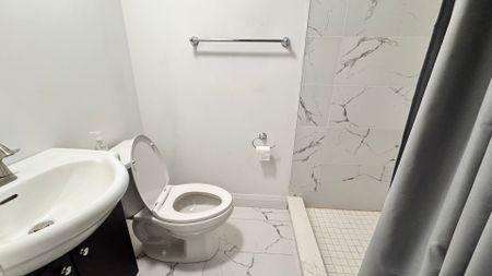 For Lease - 5745 Stanley Avenue Unit# Side bachelor, Niagara Falls, Ontario - Photo 5