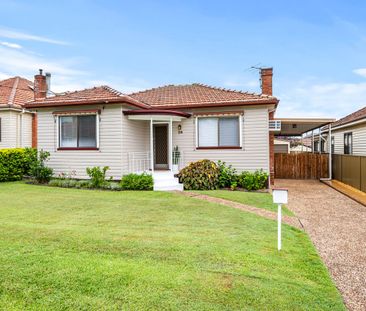 TIDY HOME WITH SPACE FOR ENTERTAINING - Photo 3