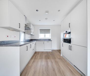 3 bedroom semi-detached house to rent - Photo 6