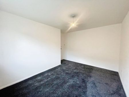 Conway Gardens, Grays, RM17 - Photo 2