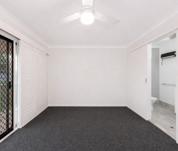 Waterfront Living in the Heart of Broadbeach Waters - Photo 4