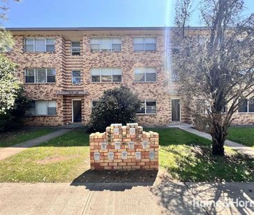 West Tamworth upstairs unit - Photo 4