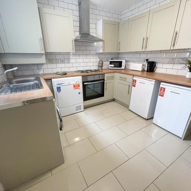 5 bedroom house to rent - Photo 1