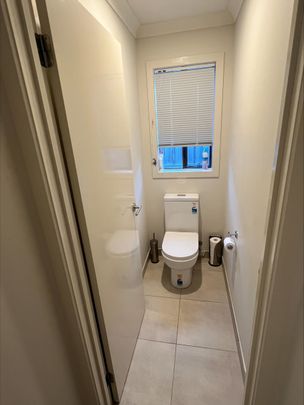 Cranbourne East - Photo 1