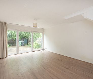 3 bedroom end terraced house to rent, Available now - Photo 2