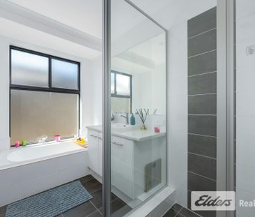 Beautifully Presented Family Home in Sought-After Baldivis Estate - Photo 4