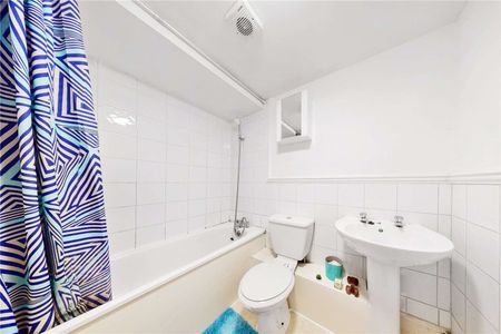 A fantastic 2 bedroom apartment with access to communal gardens. - Photo 4