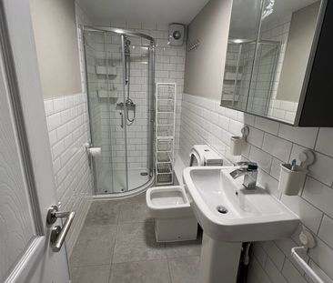 6 Bed Semi-Detached House, Birch Grove, M14 - Photo 2