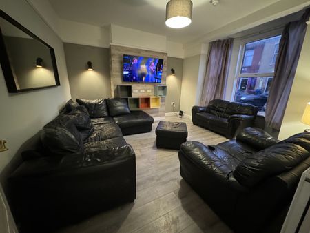 7 Bed Terraced House, Garmoyle Road, L15 - Photo 2