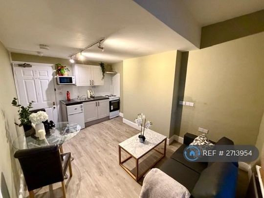 Studio to rent - Photo 1