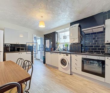 4 bedroom terraced house to rent - Photo 5