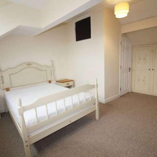 Holland Road - - Beds, S2 - Photo 1