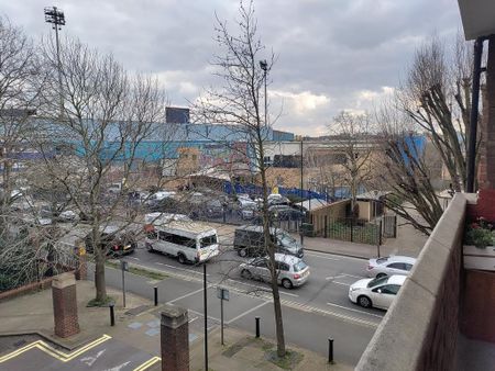 1 bedroom in a flat share to rent - Photo 2