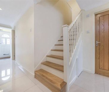 4 Bed Semi-Detached House, John Silkin Lane, SE8 - Photo 2