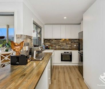 Renovated Apartment with Views - Photo 6