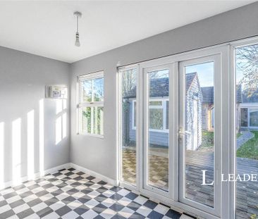 3 bedroom bungalow to rent - Photo 1