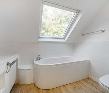 A charming detached country lodge house with large gardens. - Photo 6