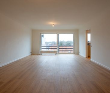 Volledig gerenoveerd appartement op de vierde verdieping in het cen... - Photo 3