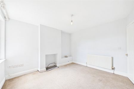 School Road, Tilehurst, Reading, Berkshire, RG31 - Photo 2