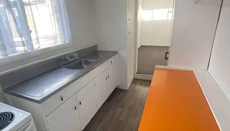 LOCATION IS EXCELLENT !! - Photo 2