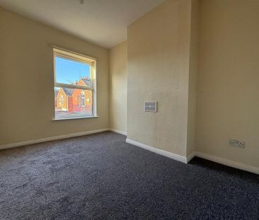 3 bedroom end of terrace house to rent - Photo 2