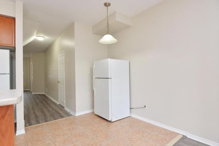 For Lease - 14 Herzberg Gardens, Toronto, Ontario - Photo 5