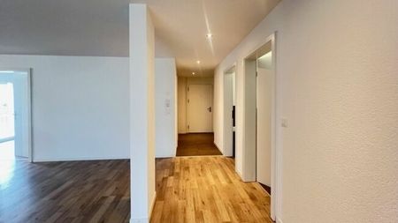 Appartement de 4,5 pièces au rez-de-chaussée - Photo 3