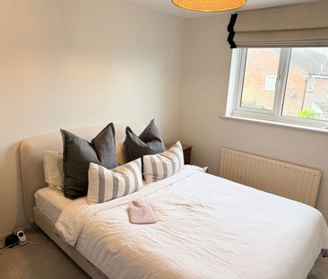 Salisbury Close, Alton, GU34 2TF - Photo 1