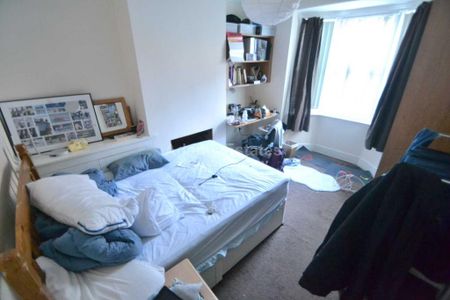 6 bedroom terraced house to rent - Photo 3