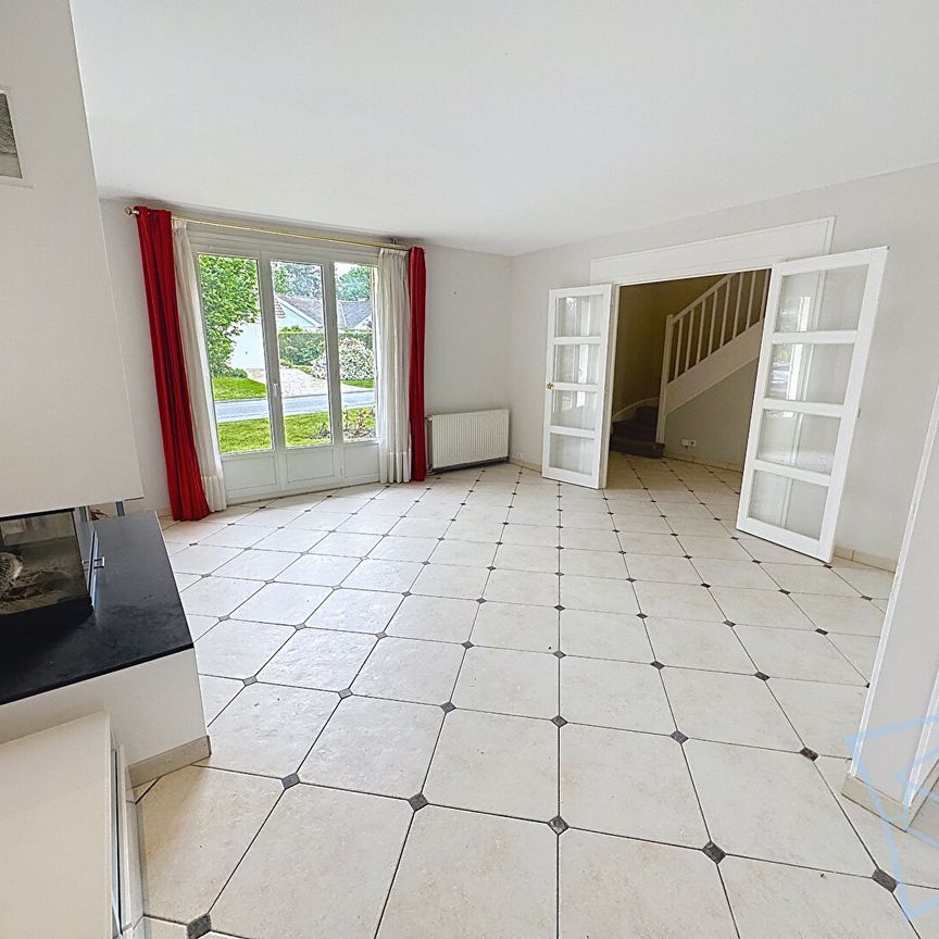 MAISON VOISINS LE BRETONNEUX - 8 pièce(s) - 182.56 m2 - Photo 1