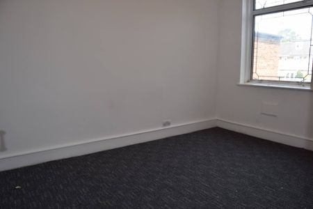 Three bedroom house close to ilford station - 2500 pcm - Photo 3