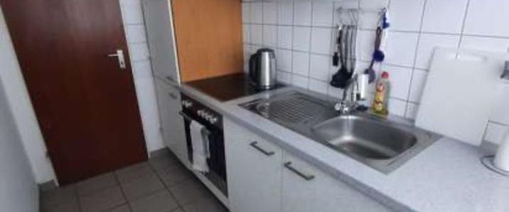 Zweizimmerwohnung mit Balkon und Einbauküche - Foto 1