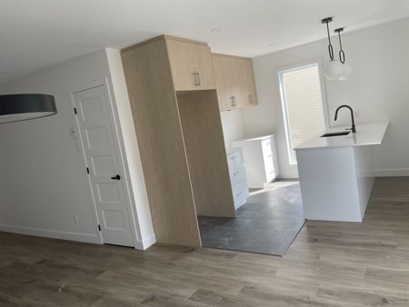 Magnifique 4 1/2 situé sur 2 étage, Construction neuve, Vanier - Photo 5