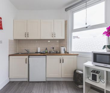 Studio to rent - Photo 1