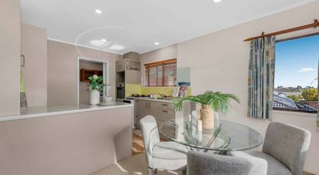 Single-Level 3 bedrooom & Study - Photo 2