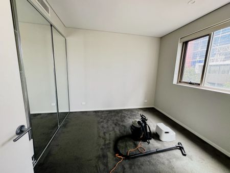 8 Sonny Leonard st, Sydney - Photo 5