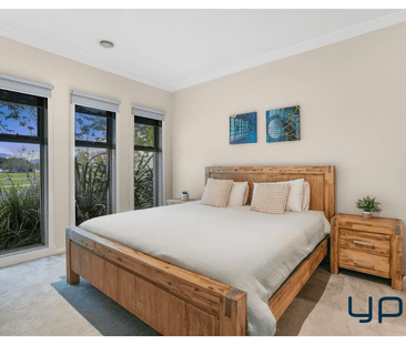 Prestigious Family Home in a Prime Boardwalk Estate Location ! - Photo 5