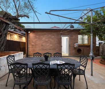 Location and Ease in the heart of Sydenham - Photo 2