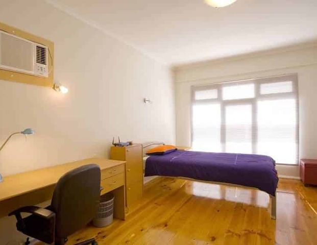 Large Room - Photo 1