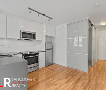 Condo in Vancouver West Side, BC - Photo 4