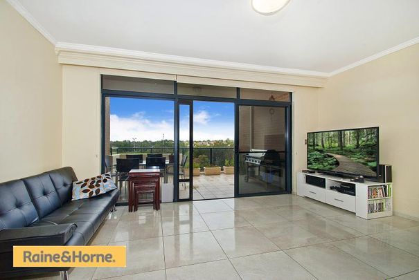Immaculate Sun-filled 2 Bedroom Apartment | Stunning Panoramic Outlook - Photo 1