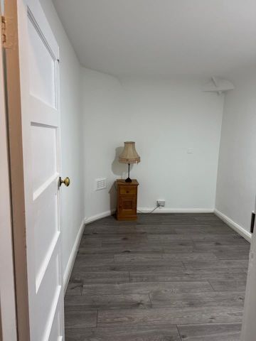 Room in a Shared House, Westcroft Way, NW2 - Photo 5