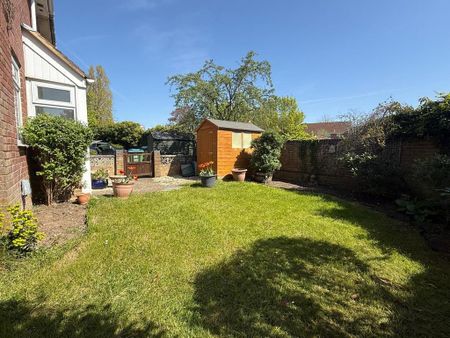 1 bedroom semi-detached house to rent - Photo 4