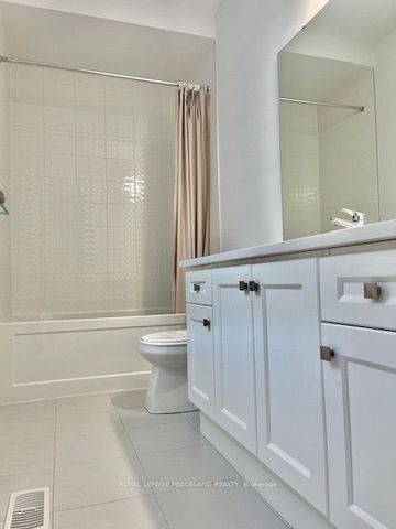 For Lease - 49 Sikura Circle, Aurora, Ontario - Photo 4