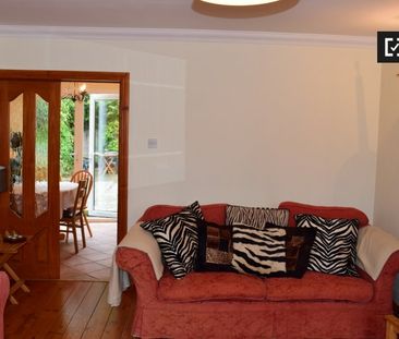 Room in a 2-bedroom flat in Southside, Dublin - Photo 3