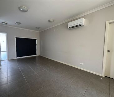 Stunning 3 Bedroom Townhouse in Officer - Photo 1