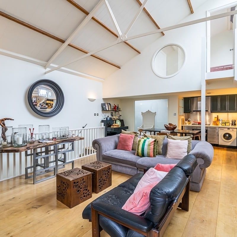 3 bedroom mews to rent - Photo 1