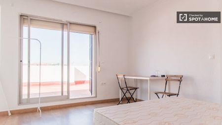 valencia, Valencian Community 46023 - Photo 2