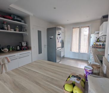 T3 Meublé – balcons, vue dégagée, garage et cave - Photo 4